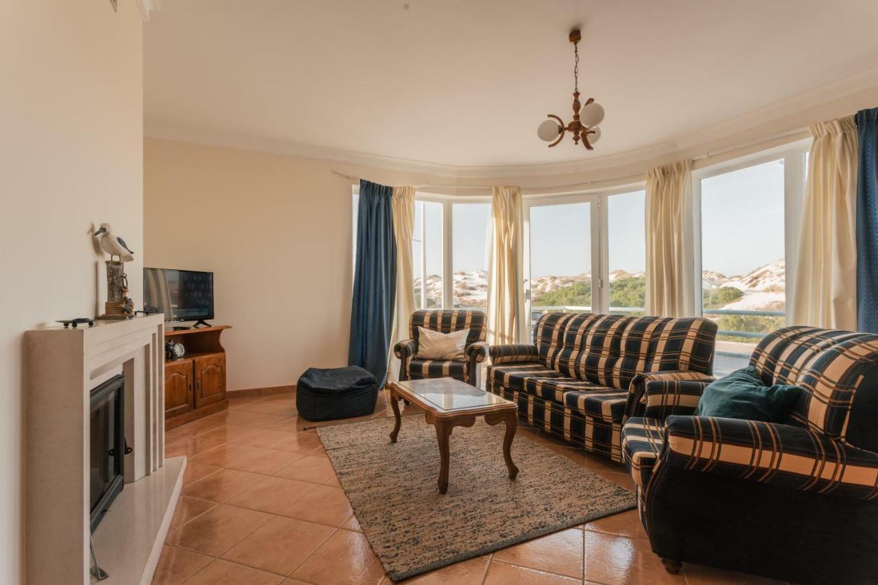 Apartment 09 - Steps From The Peniche